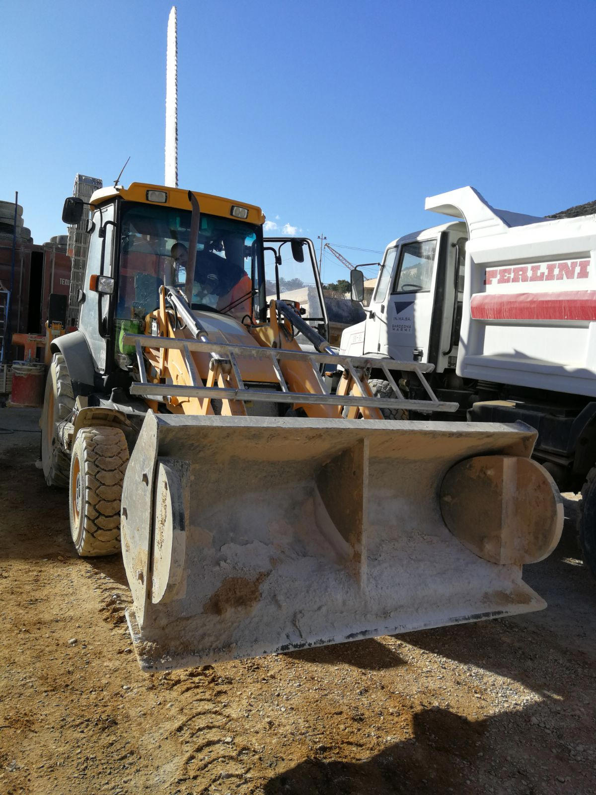 Segatrice riquadratrice Fantini Terna su trattore JCB